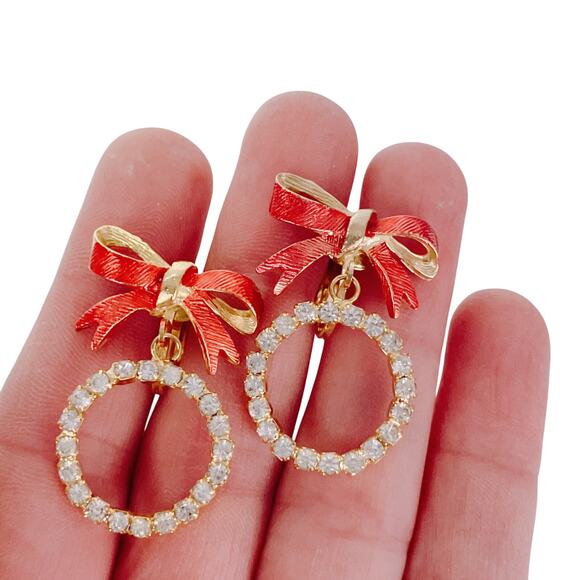 Vintage Christmas Clip On Rhinestone Wreath Earrings Red Bow Gold Tone Sparkling - Picture 3 of 13